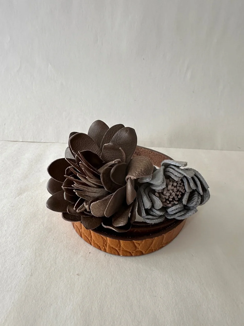 LIVE LOVE LOFT Leather Belt With 3-D Flowers XS